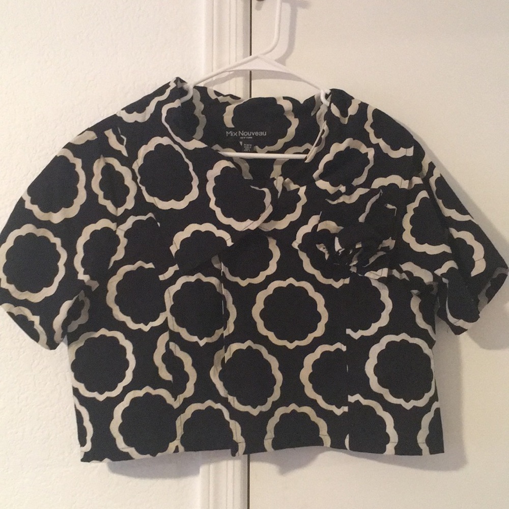 Cropped black, patterned blazer